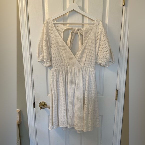 Puff-sleeved Dress - Picture 2 of 3